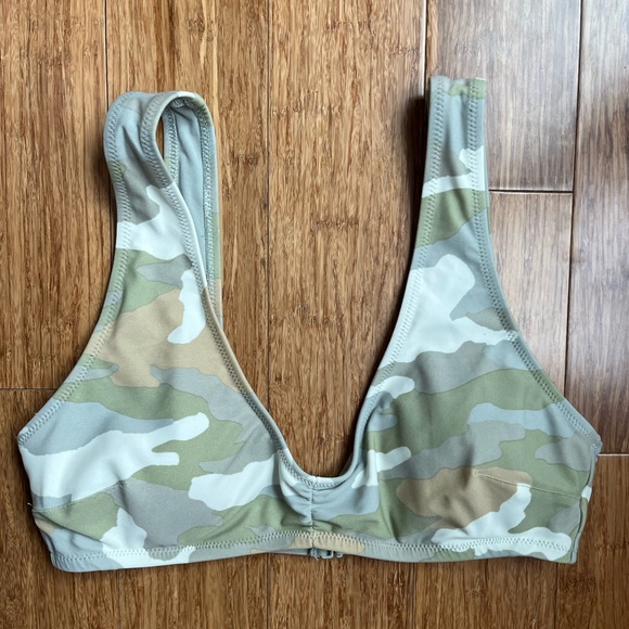 Aerie wide strap scoop plunge camo bikini top size large - Picture 3 of 5